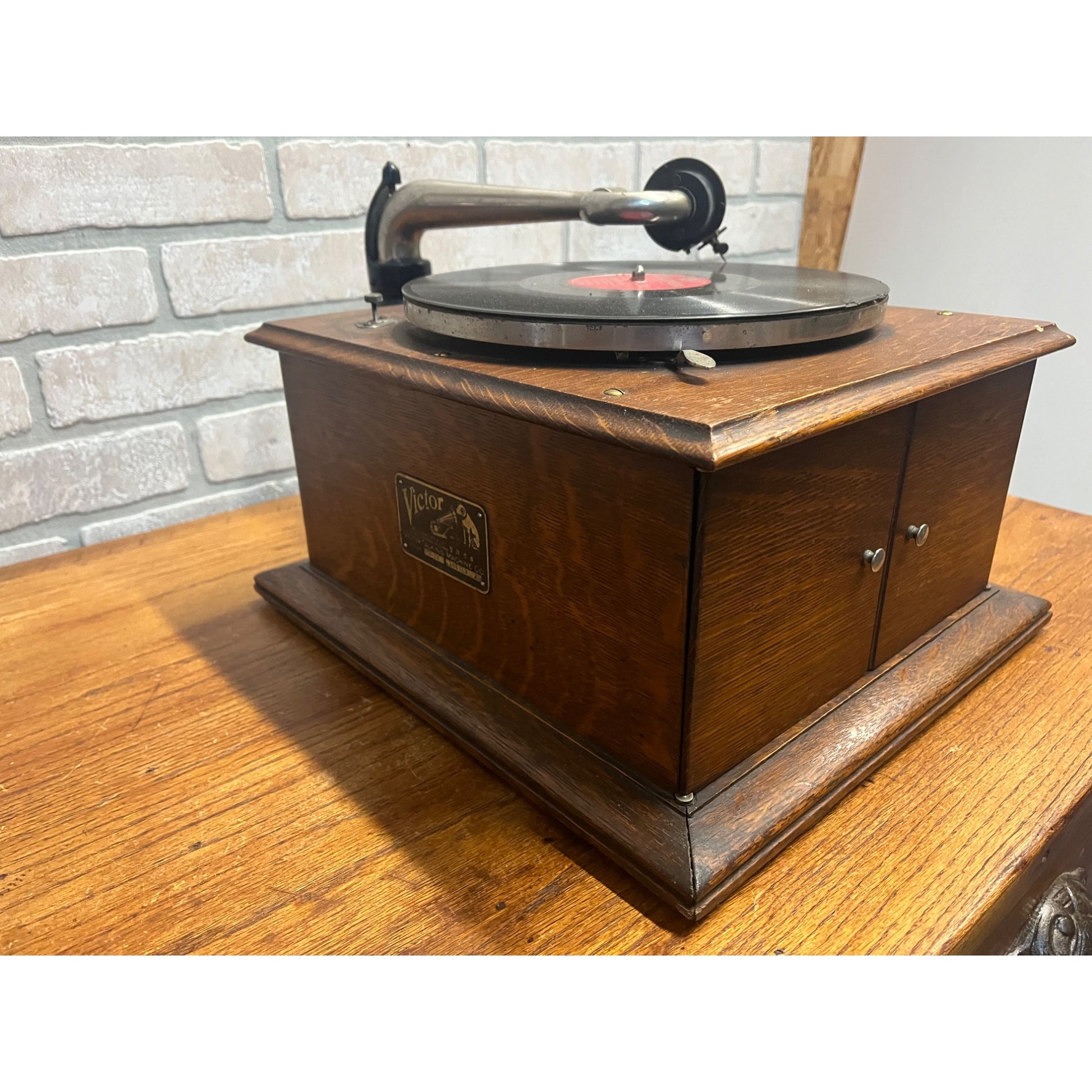 Antique Tabletop Victor Talking Machine Record Player Model VV-IV Works