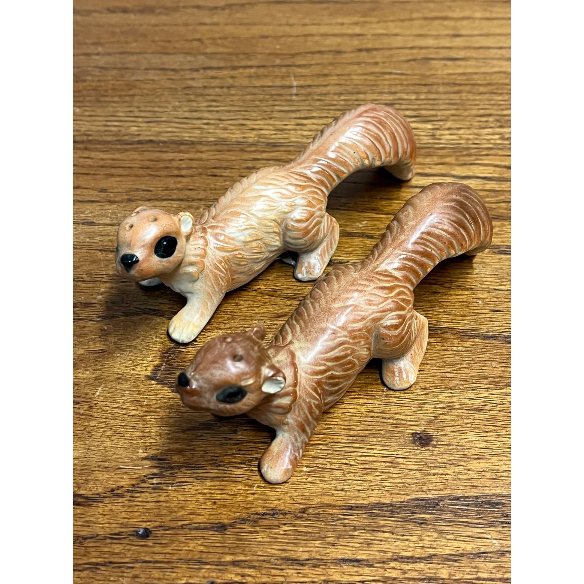 Vintage Art Line Ceramic Long Tailed Squirrels Salt and Pepper Shakers Japan
