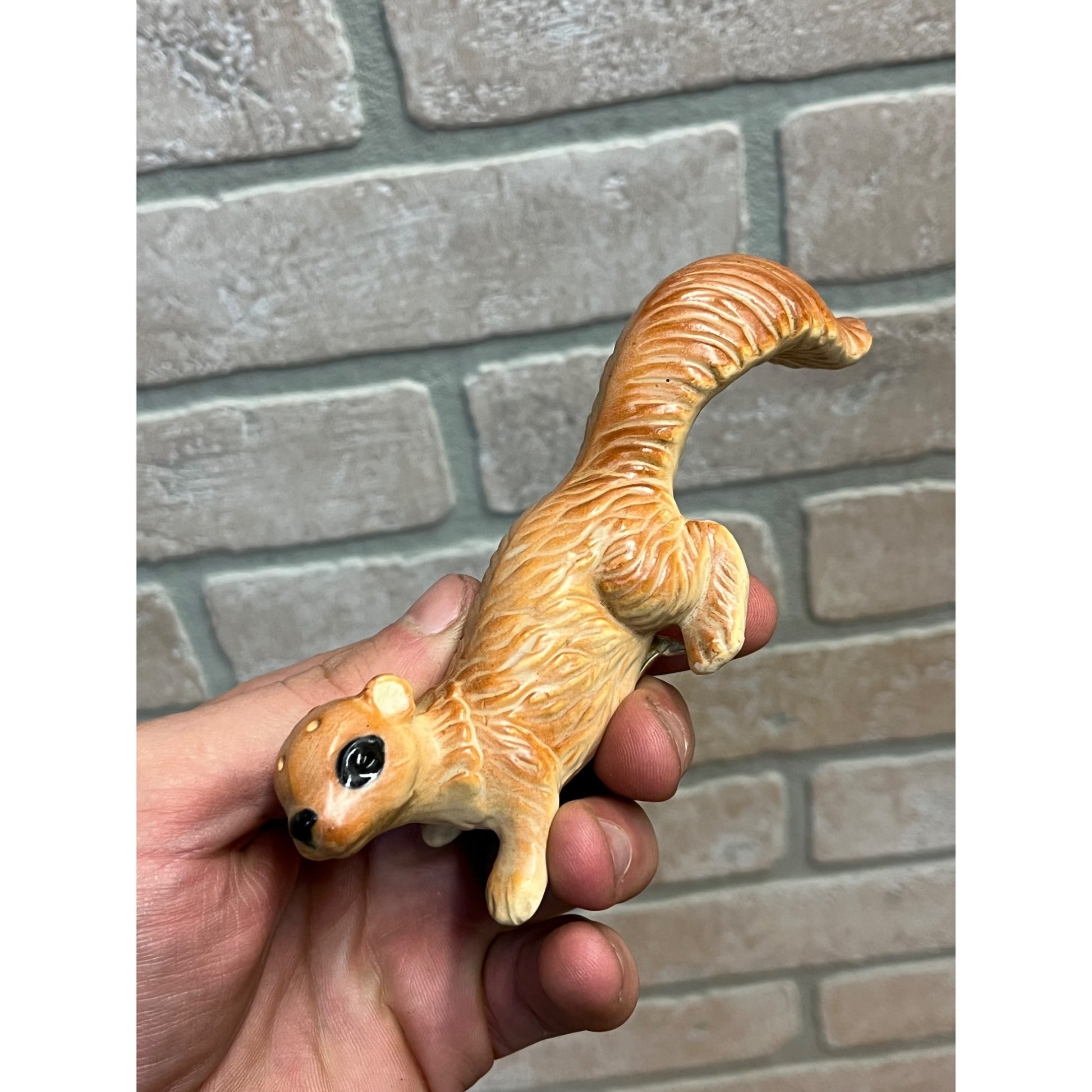 Vintage Art Line Ceramic Long Tailed Squirrels Salt and Pepper Shakers Japan