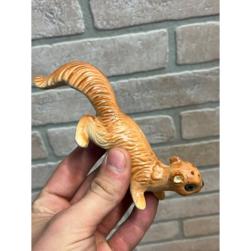 Vintage Art Line Ceramic Long Tailed Squirrels Salt and Pepper Shakers Japan