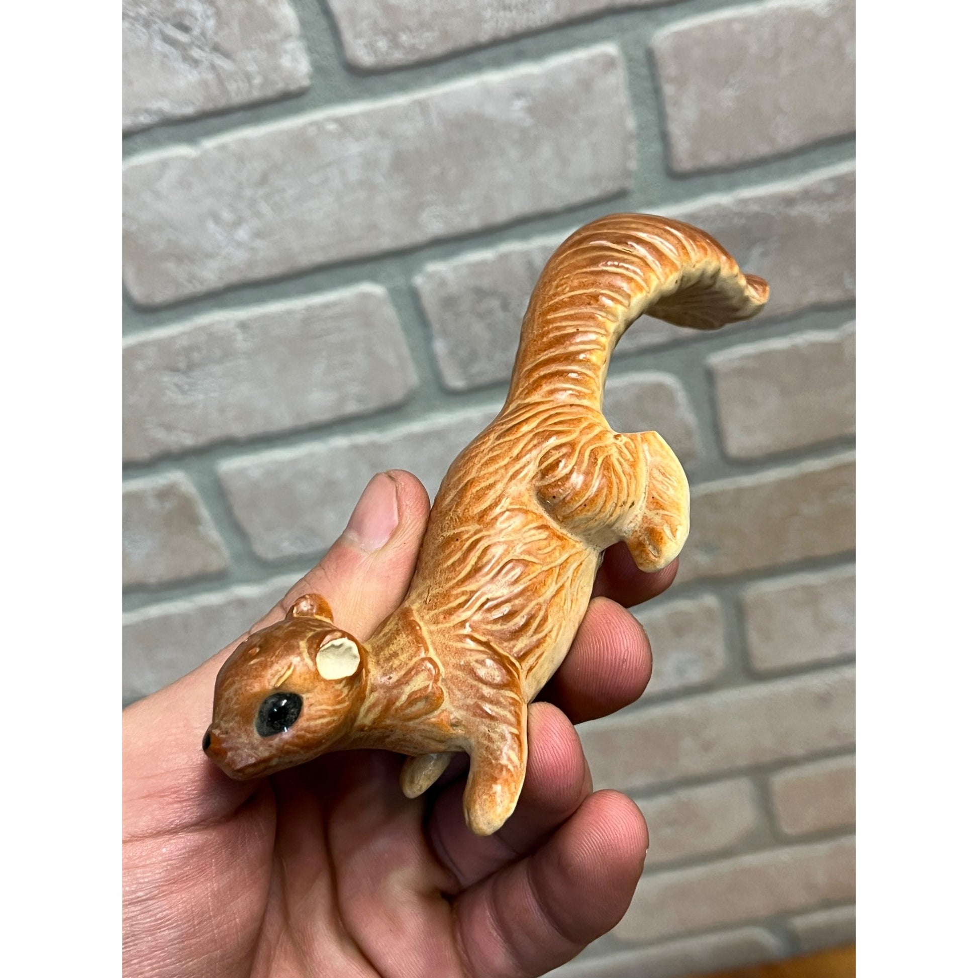 Vintage Art Line Ceramic Long Tailed Squirrels Salt and Pepper Shakers Japan