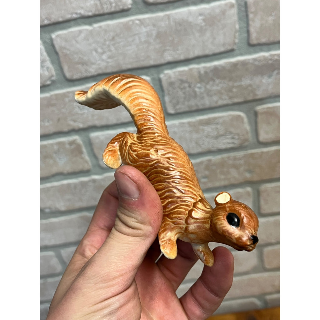 Vintage Art Line Ceramic Long Tailed Squirrels Salt and Pepper Shakers Japan