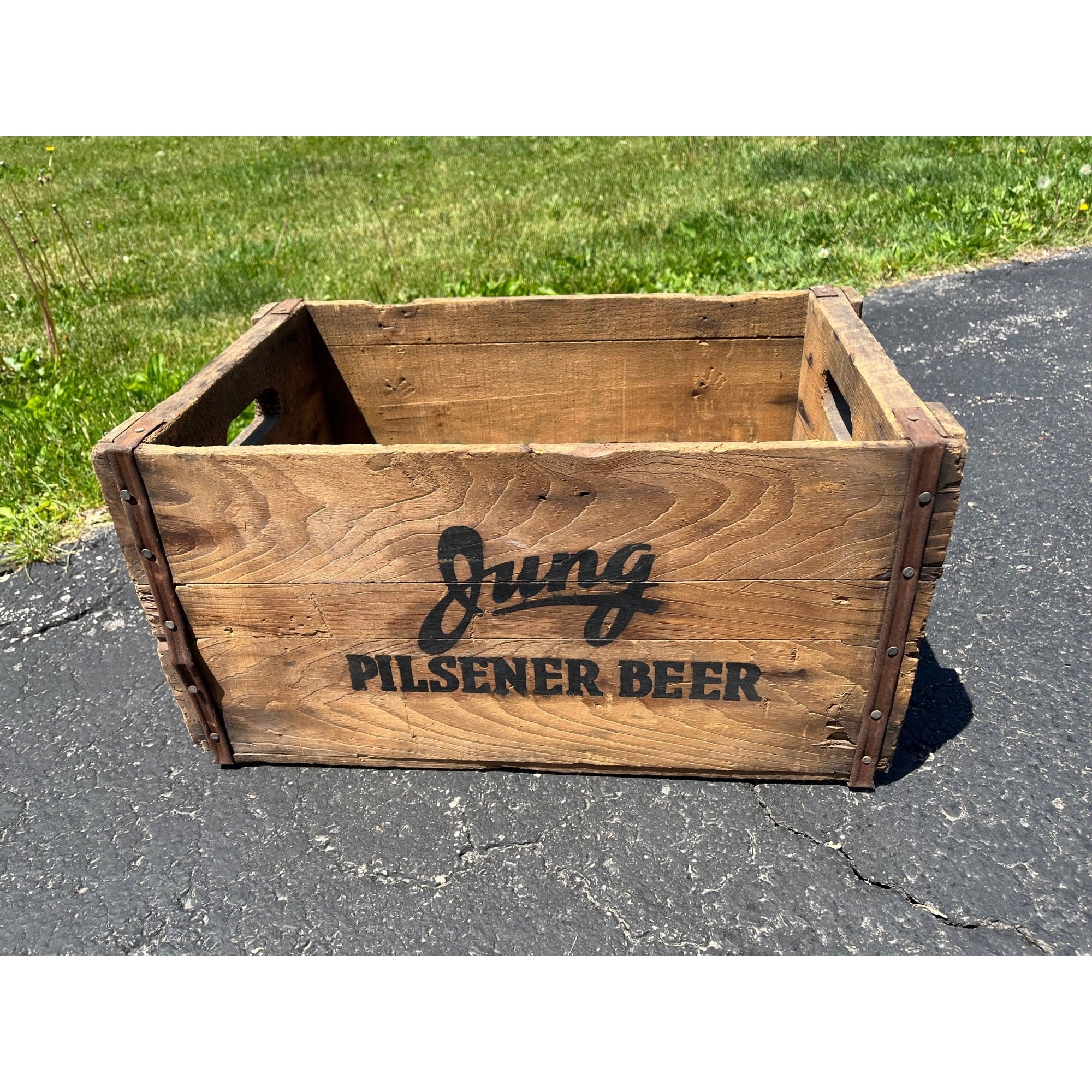 RARE Vintage Jung Pilsner Beer Crate Random Lake Wisconsin Wis WI