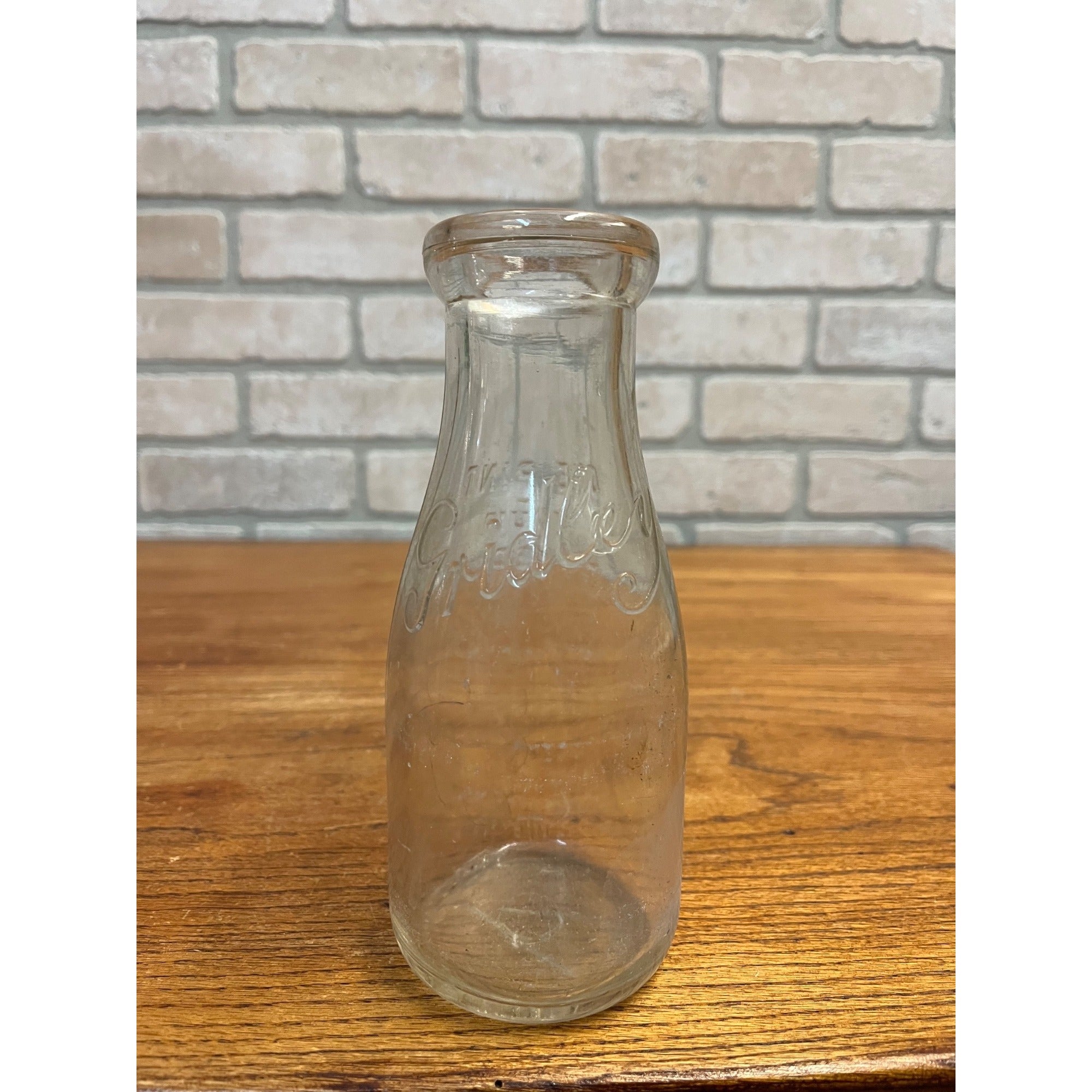 Vintage Gridley Dairy Products Milwaukee Wisconsin Embossed Milk One Pint Bottle