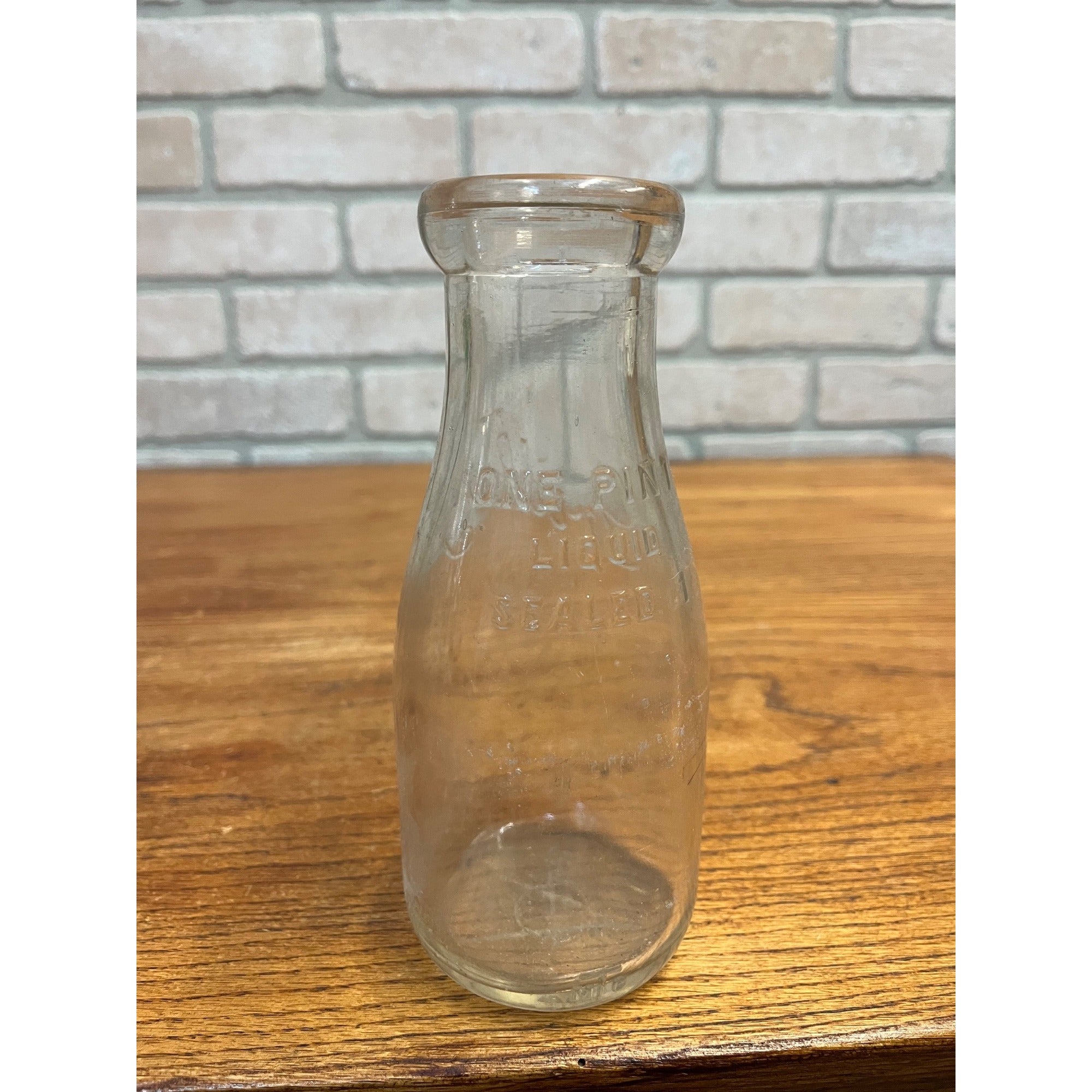 Vintage Gridley Dairy Products Milwaukee Wisconsin Embossed Milk One Pint Bottle