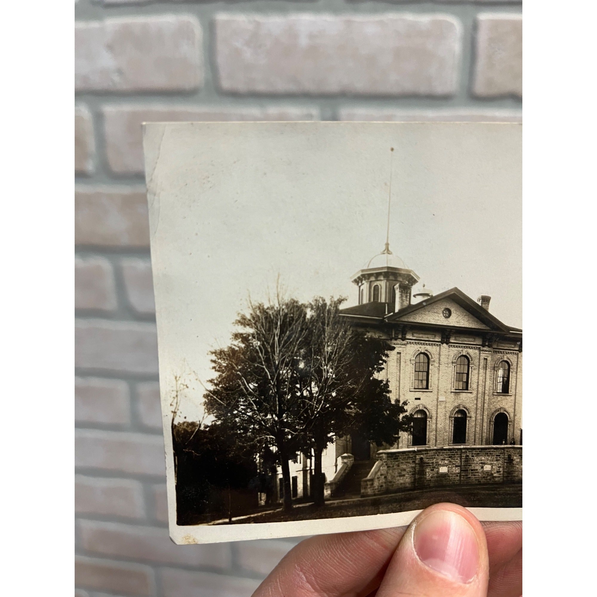 Vintage 1909 Kilbourn Wisconsin RPPC Postcard School Building Wisconisn Dells