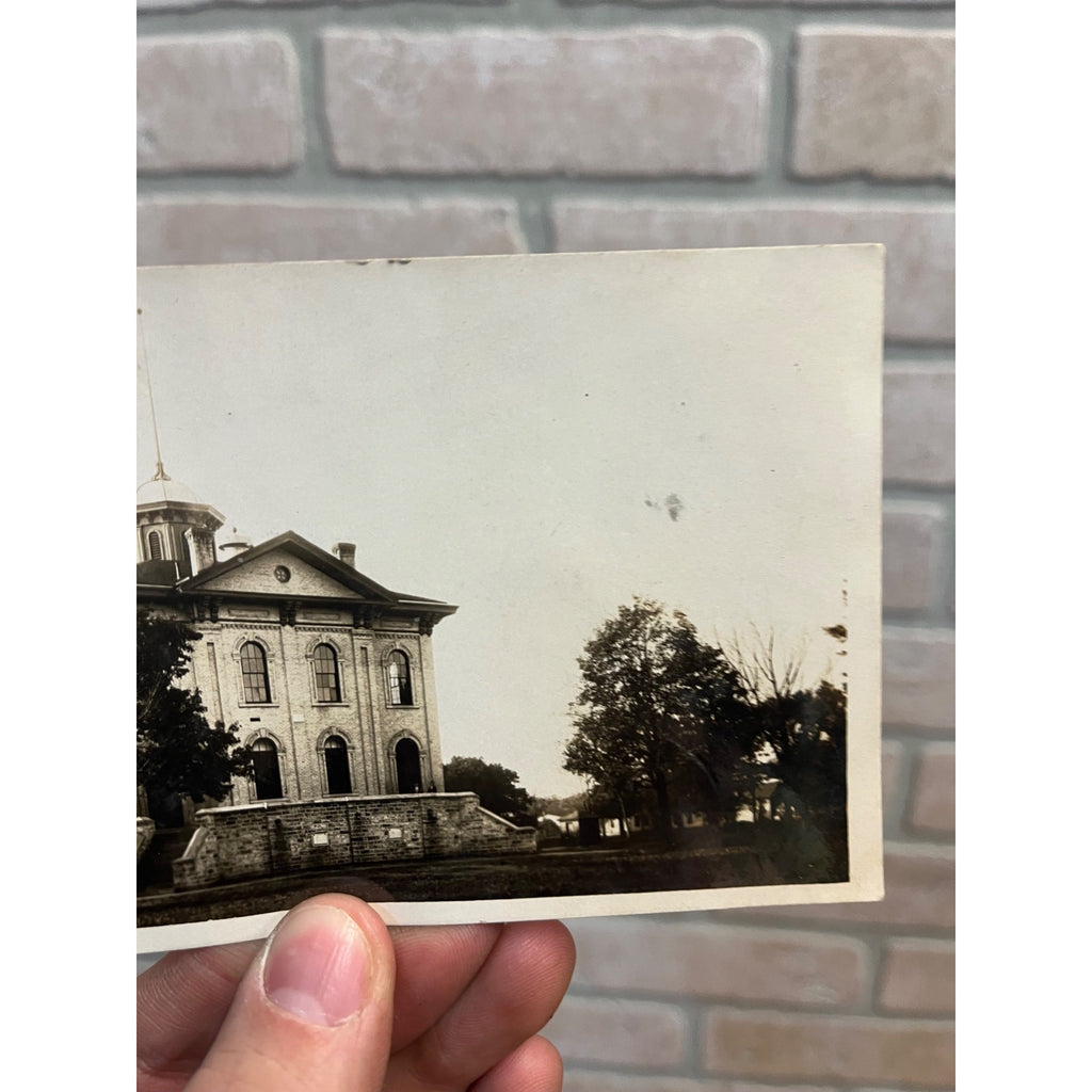 Vintage 1909 Kilbourn Wisconsin RPPC Postcard School Building Wisconisn Dells