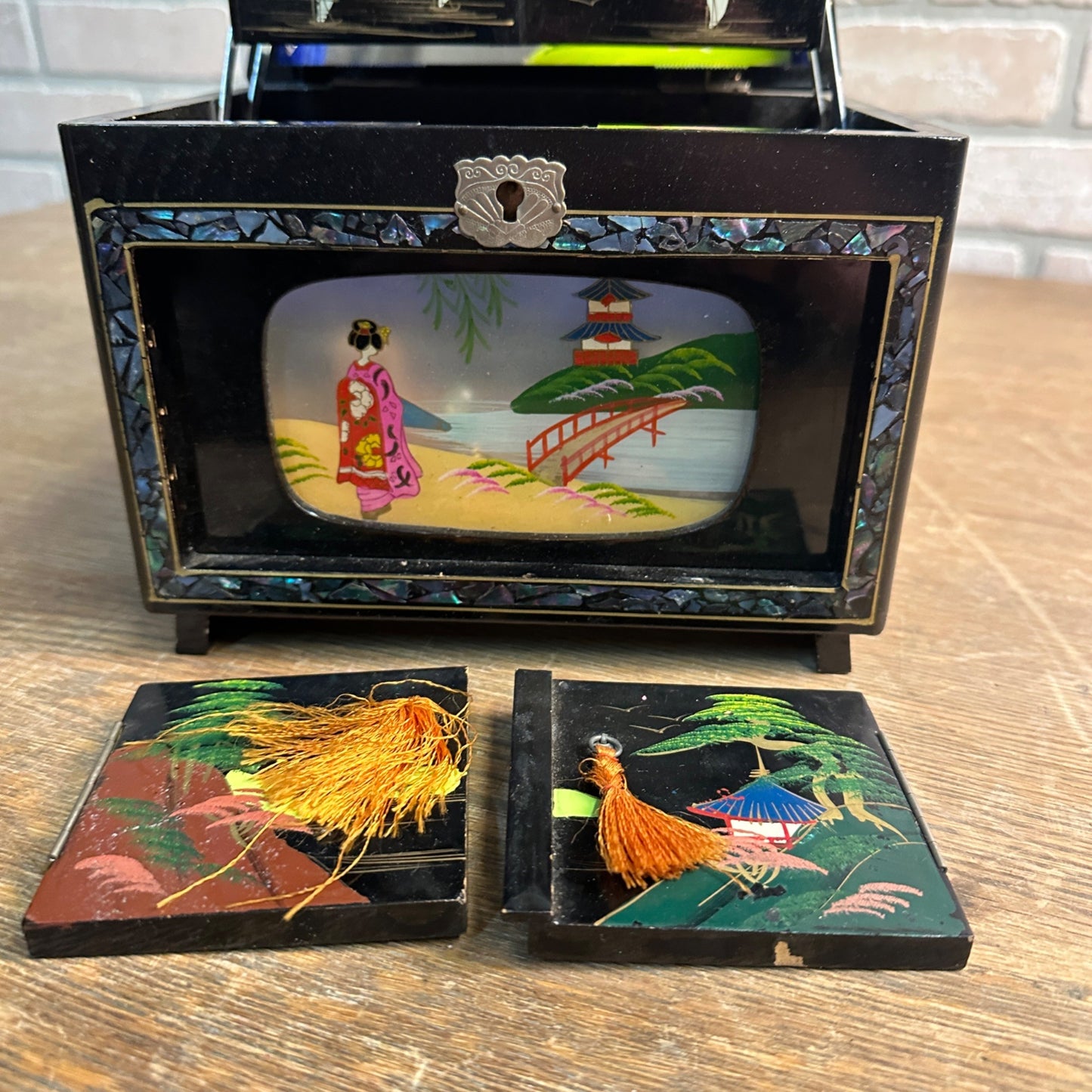 Vintage Japan Lacquered Hand Painted Mother of Pearl Inlay Jewelry Music Box