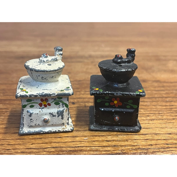 Vintage Painted Cast Iron Coffee Grinder Salt and Pepper Shakers Primitive Kitchen Decor