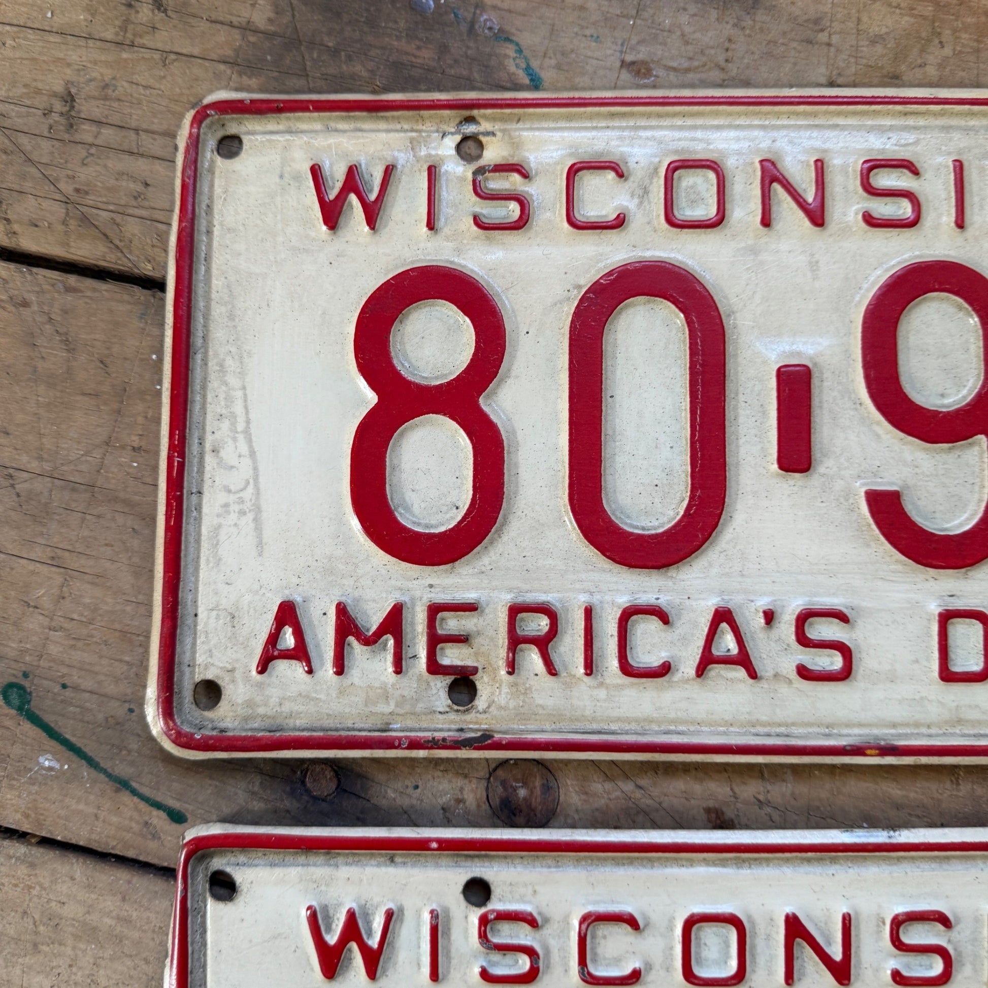 1940 Wisconsin License Plate Pair Americas Dairyland 40 Tag