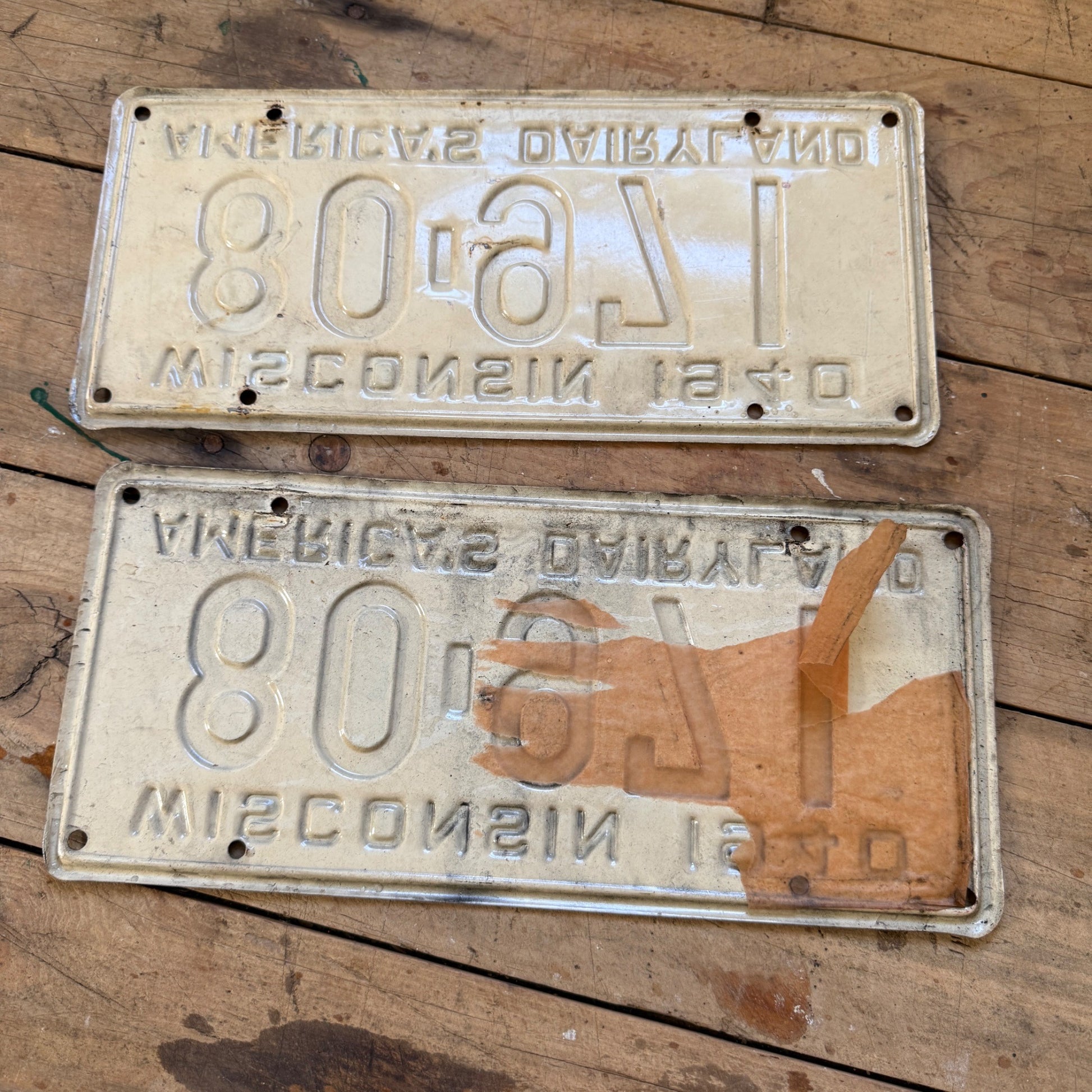 1940 Wisconsin License Plate Pair Americas Dairyland 40 Tag