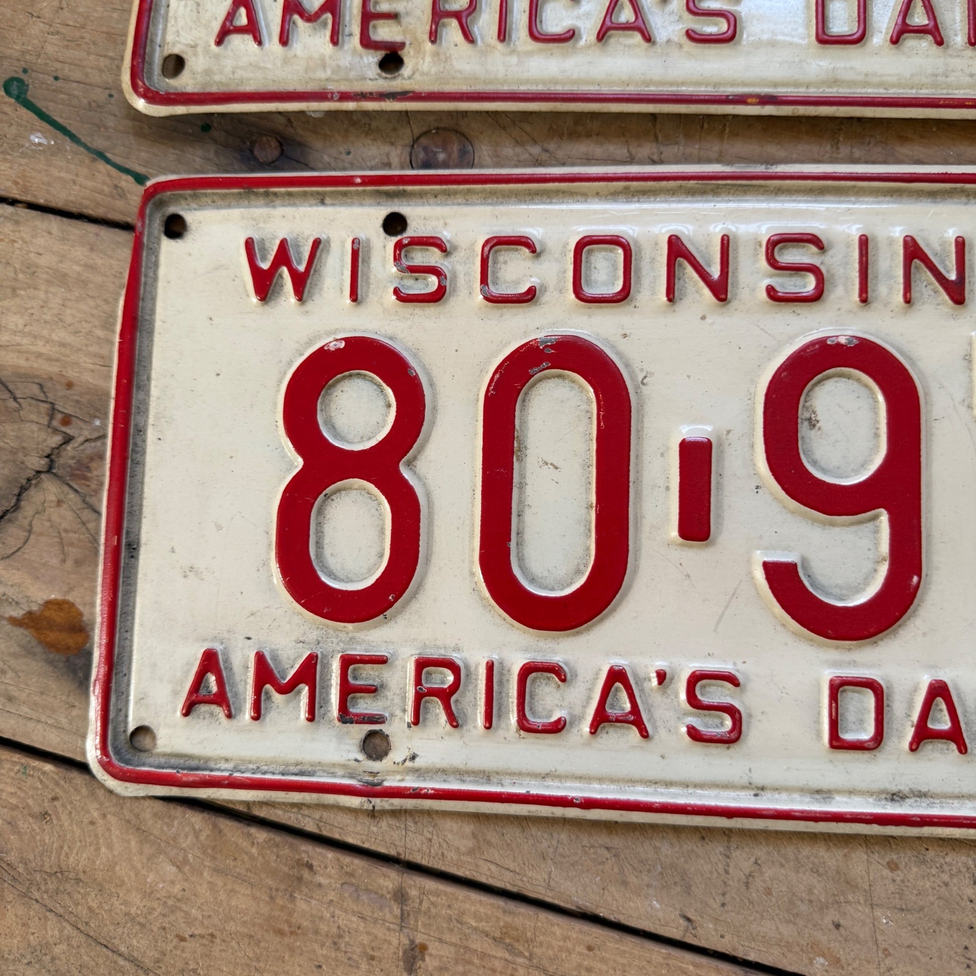 1940 Wisconsin License Plate Pair Americas Dairyland 40 Tag